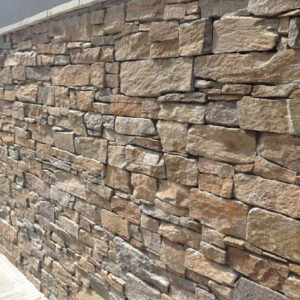 Naturstein Wand und Mauer Verblender 20x50cm Quarzit bruchrau NS-15